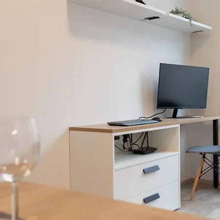 Smart With Ultra Fast 1gbps Wifi And Air Conditioning Apartment Prague