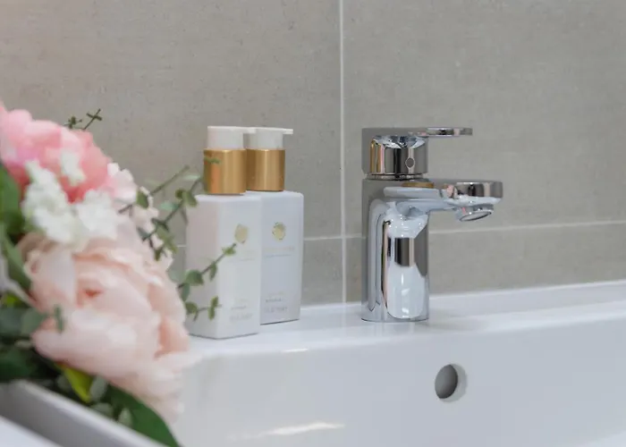 Smart With Ultra Fast 1gbps Wifi And Air Conditioning דירה *