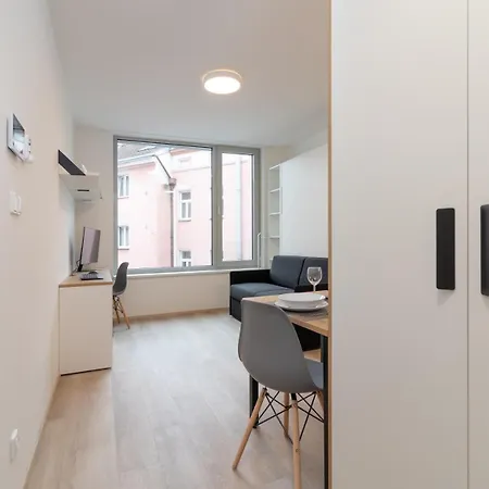 Smart With Ultra Fast 1gbps Wifi And Air Conditioning *