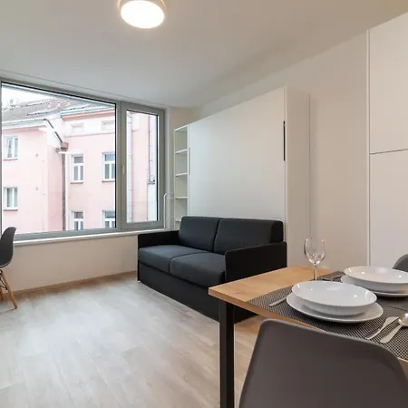 Smart With Ultra Fast 1gbps Wifi And Air Conditioning * Praha